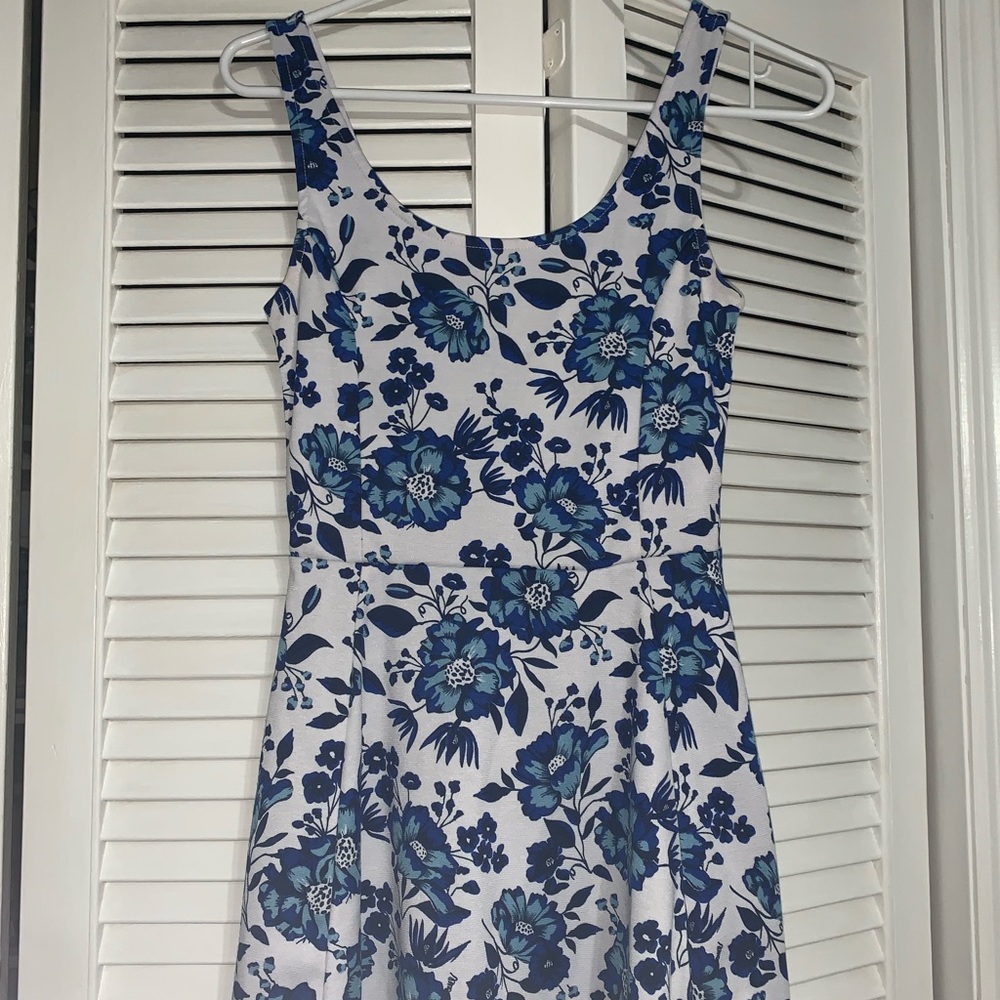 Adorable blue flower dress!